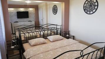 House (Four bedroom Villa with Hot Tub)