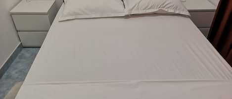 Apartment (One bedroom apartment (Mali)) | 5 bedrooms, cribs/infant beds