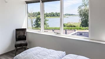 4 bedrooms, travel crib, free WiFi