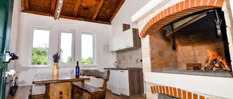 House (Two bedroom Villa with pool) | BBQ/picnic Area