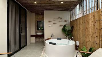 Indoor spa tub