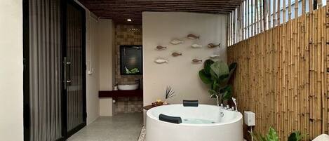 Indoor spa tub