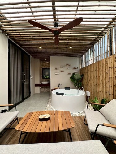 Sukhumvit27, 4-bedroom townhome with breakfast 4N free airport transfer