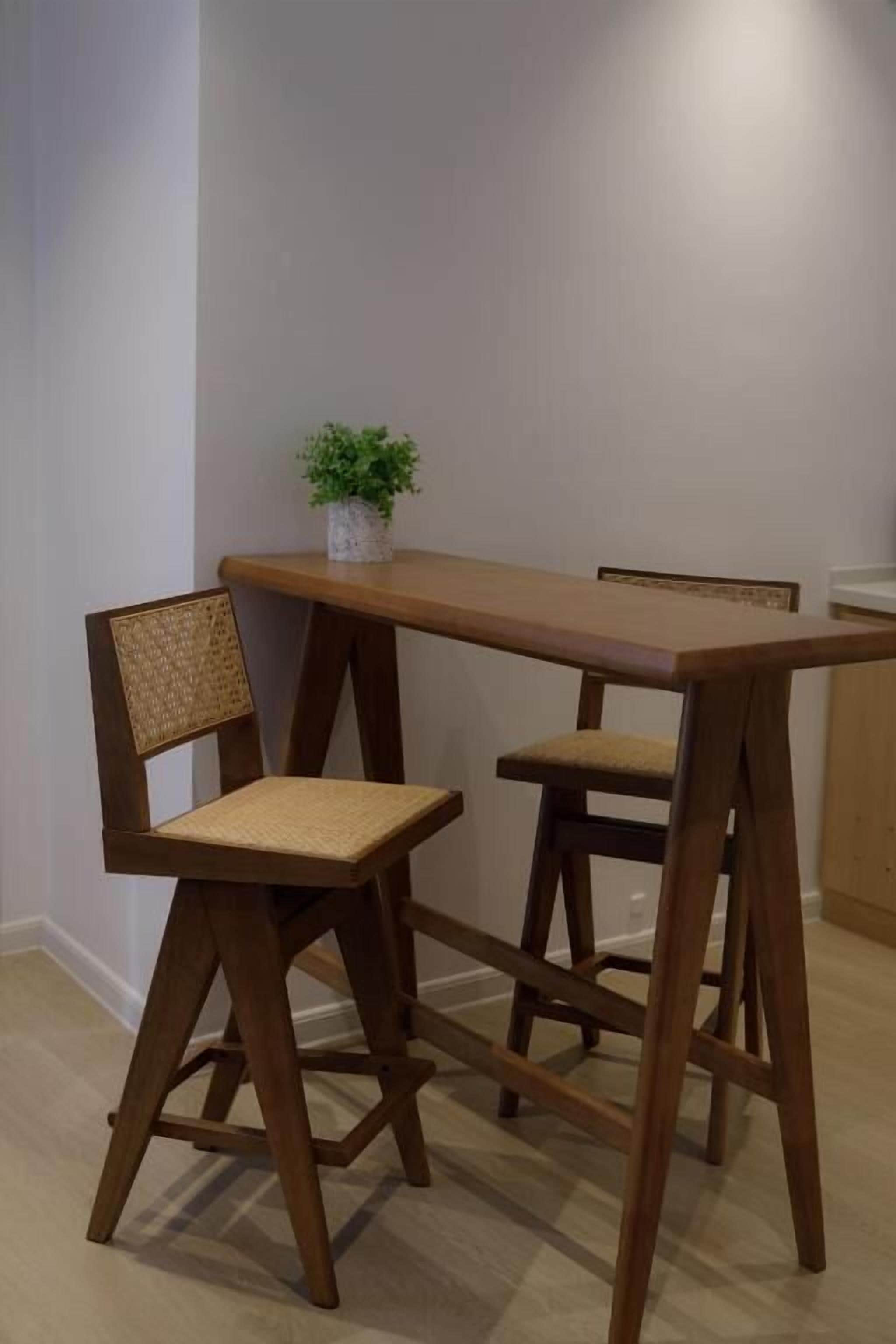 Luxury Suite, City View | Dining