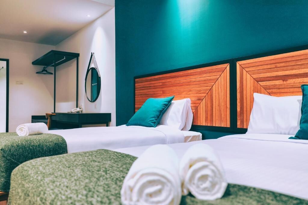 Superior Family Room - No Window