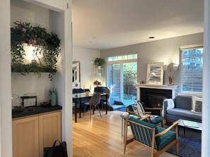 Unclassified image, 2 of 12, button