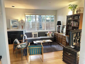 Unclassified image, 3 of 12, button