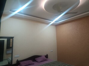 ห้องดีลักซ์ | เตียงเสริม/เปล, Wi-Fi ฟรี, ผ้าปูที่นอน