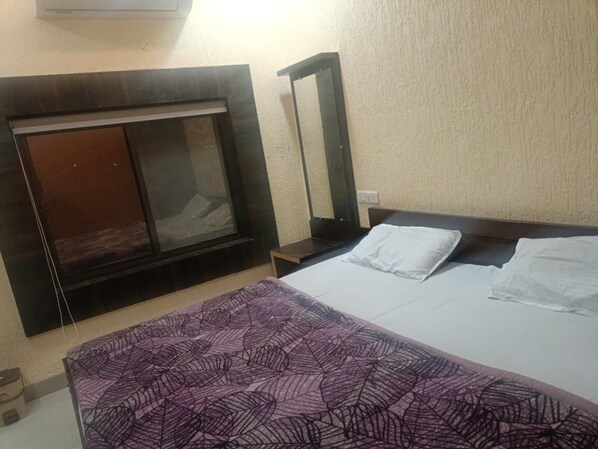 Luxury-Zimmer | Zustellbetten, kostenloses WLAN, Bettwäsche