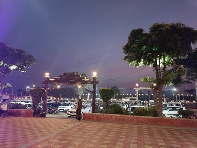 미드웨이 트리트 고팔푸라