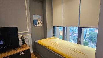 Desk, laptop workspace, iron/ironing board, free WiFi