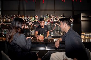 Bar (trong khuôn viên)