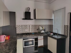 Căn hộ tiện nghi đơn giản | Bếp riêng