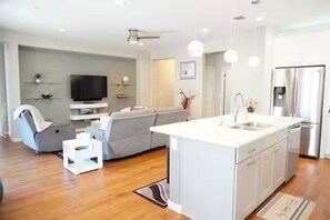 Unclassified image, 4 of 16, button