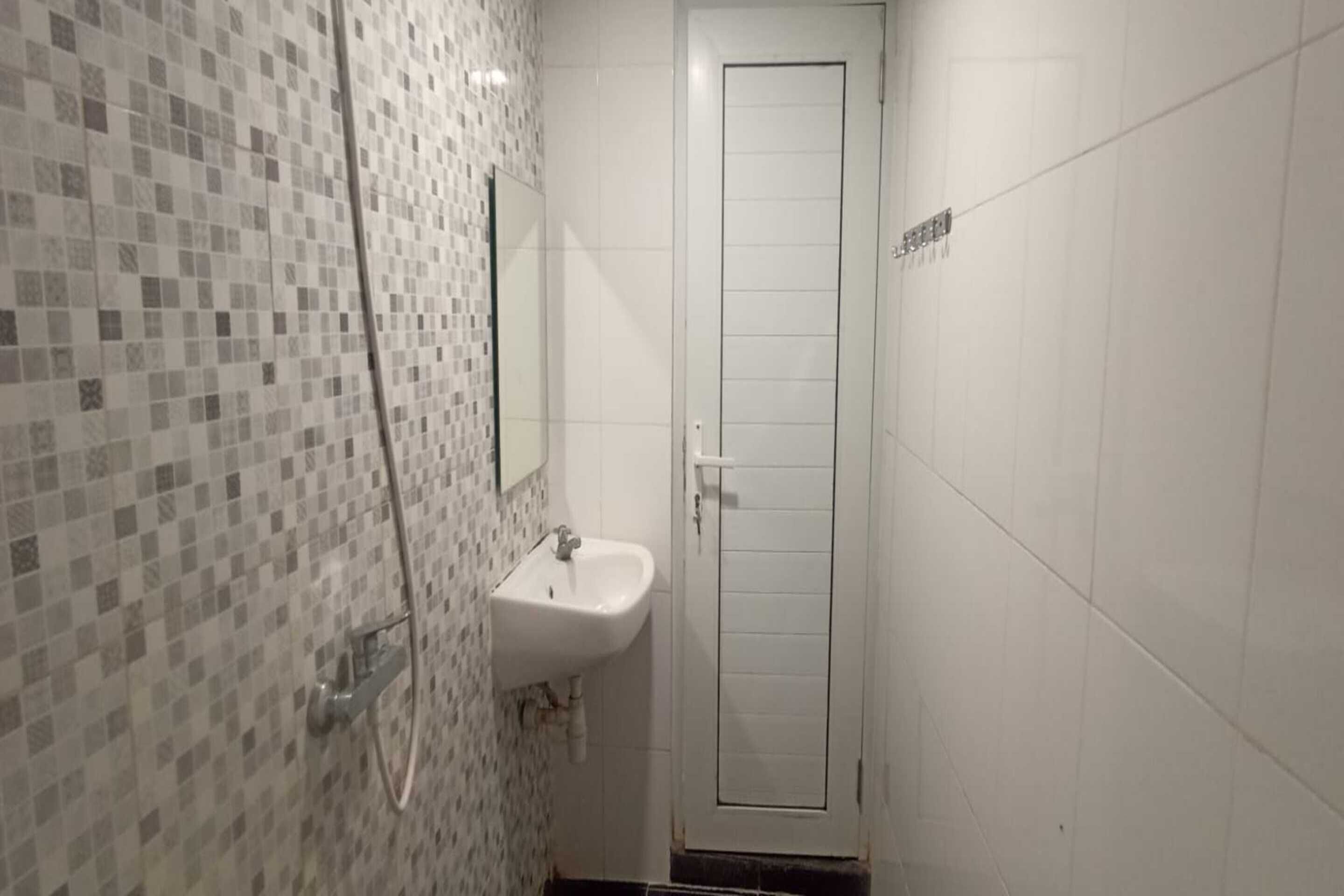 Ducha, toallas, jabón, papel higiénico