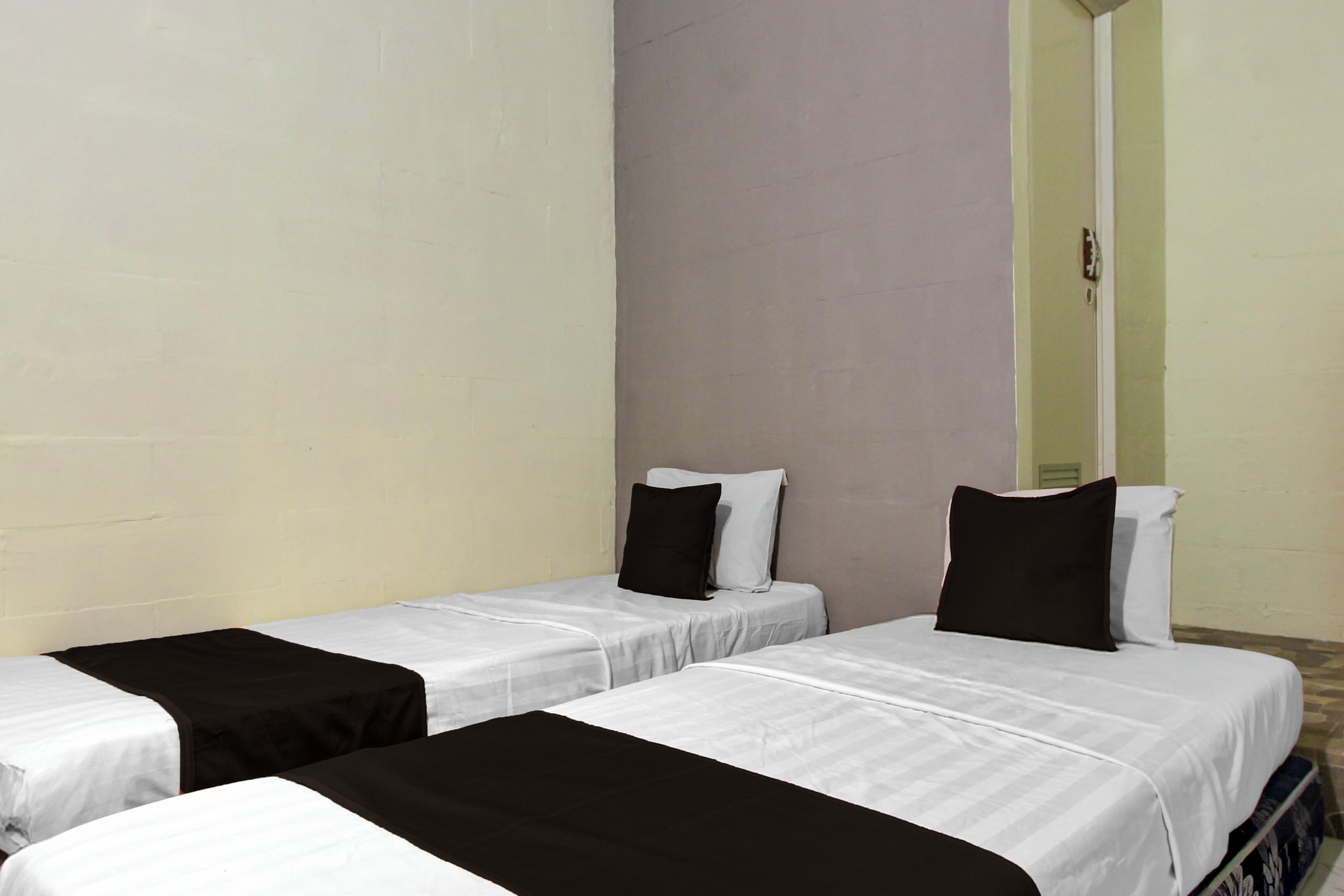 Deluxe Twin Room | Free WiFi, bed sheets