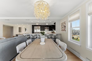 Dining - Luxury Beachfront 1BR Condo with Infinity Pool & Private Veranda (Wildwood)
