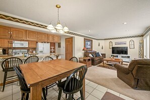 Interior - Sunbeams & San Juans Haus - Perfect getaway for four! (Ouray)