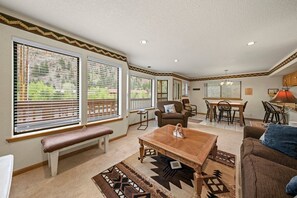 Smart TV, fireplace - Sunbeams & San Juans Haus - Perfect getaway for four! (Ouray)