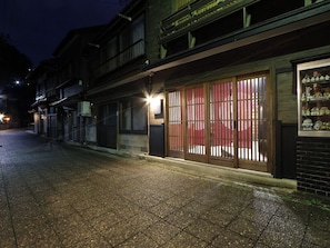 Exterior detail - Gojuuban (Oshima)