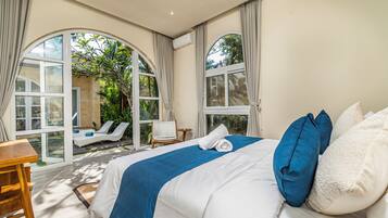 Bureau, espace de travail pour ordinateur portable, Wi-Fi gratuit