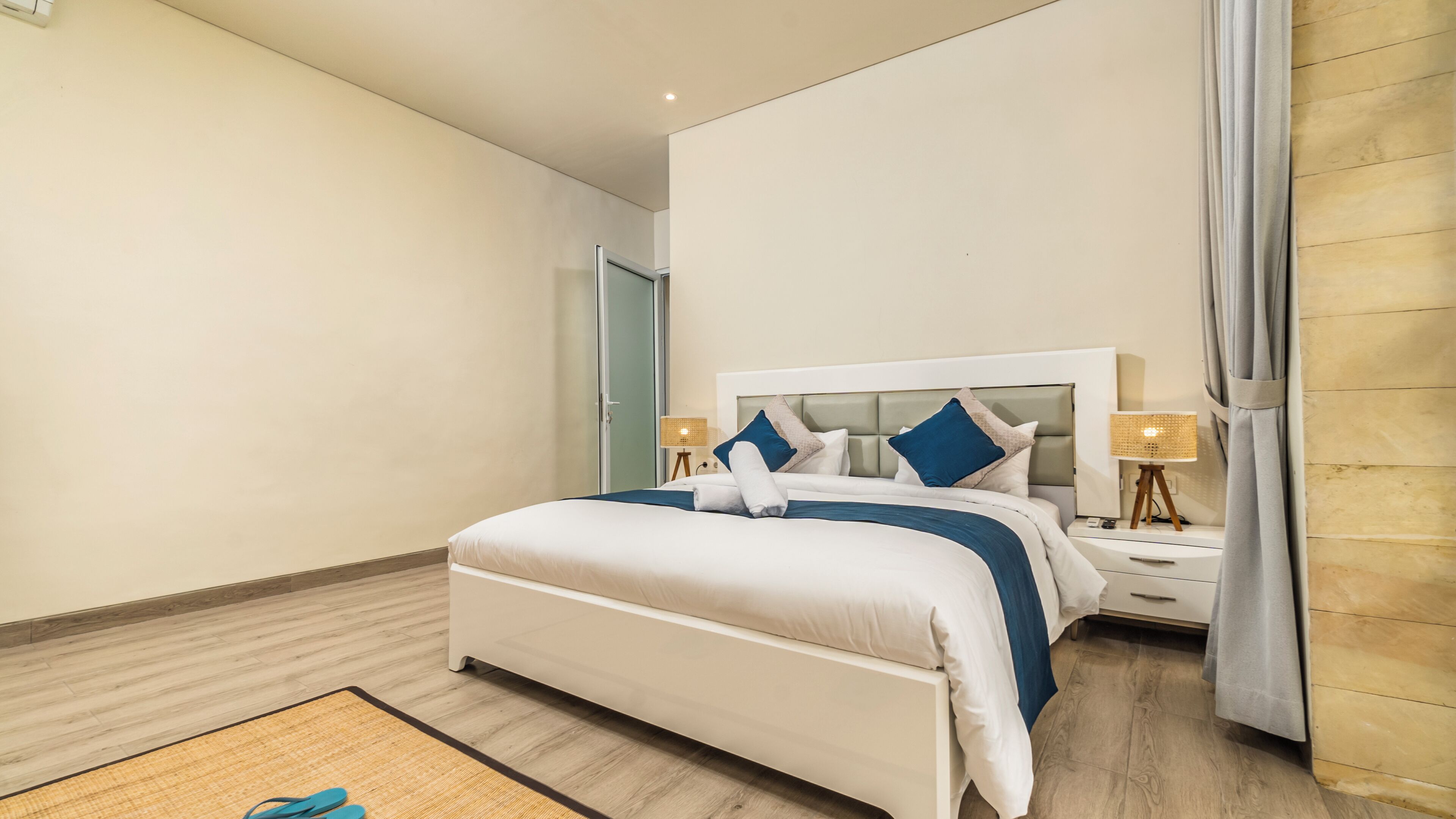 Superior Villa, Mountain View | Desk, laptop workspace, free WiFi