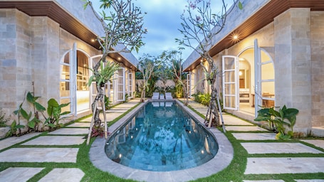 Vila família, vista para a piscina | Piscina | 2 piscinas externas. Dilan Villa Ubud