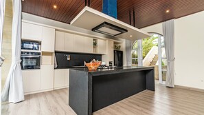 Superior Villa, Mountain View | Private kitchen | Fridge, microwave, oven, stovetop - Dilan Villa Ubud (Sukawati)