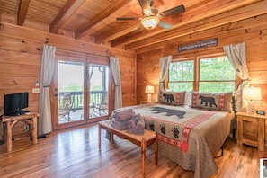 3 bedrooms, iron/ironing board, WiFi, bed sheets - Lazy Bear Cabin - Breathtaking Mountain Views, Hot Tub & Fire Pit (Clarkesville)