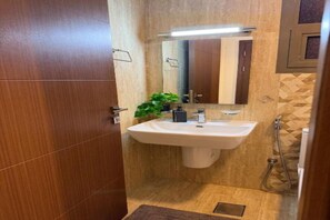 奢華公寓 | 浴室 | 免費盥洗用品、毛巾、肥皂、洗髮精