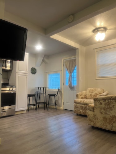 
Cozy 1-bedroom studio in Santa Rosa perfect for your getaway.