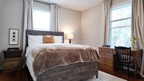 3 habitaciones, tabla de planchar con plancha, wifi y ropa de cama 