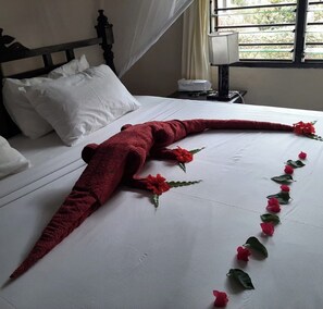 Deluxe-Doppelzimmer, Balkon, Gartenblick | Individuell dekoriert, individuell eingerichtet, kostenloses WLAN