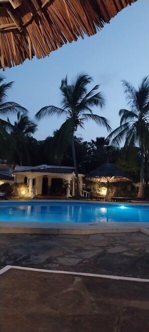 Kolam renang terbuka