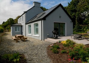 Outdoor dining - Willow, Clifden, Connemara (Clifden)
