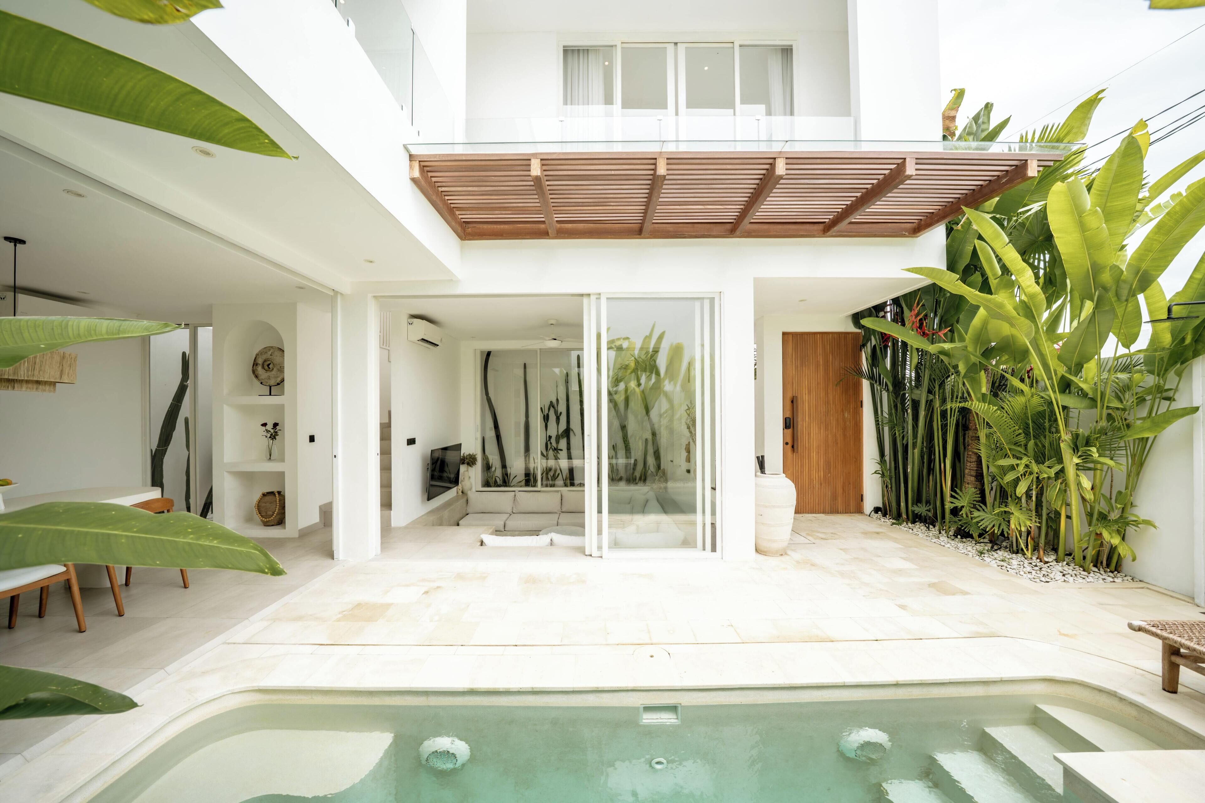 Outdoor pool, pool loungers