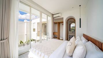 Villa, 2 habitaciones, piscina privada, vistas a la piscina | Caja fuerte, cortinas opacas, wifi gratis y ropa de cama