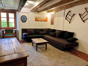 Living area - "Manuéva" Charming village house in the heart of the Hautes-Pyrénées (Betpouey)