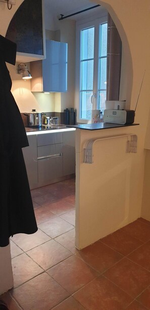Private kitchen - 2p apartment near Château Grimaldi on the Côte d'Azur (Cagnes-sur-Mer)
