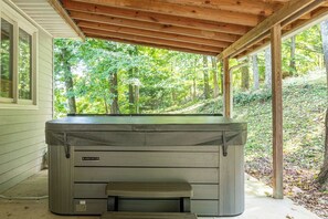 Terrace/patio - Hot Tub Home In South Bloomingville (South Bloomingville)