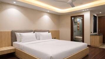 Habitación ejecutiva, vistas a la ciudad | Escritorio, espacio para trabajar con un portátil, cortinas opacas