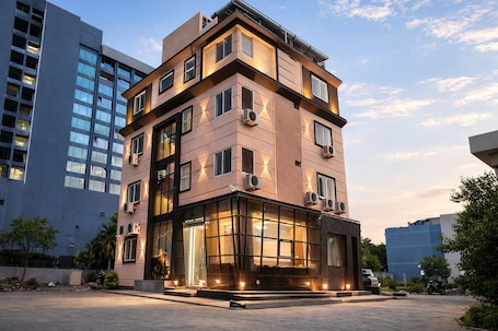 Exterior. Signum CityScapes SKY Boutique Hotel - Indore