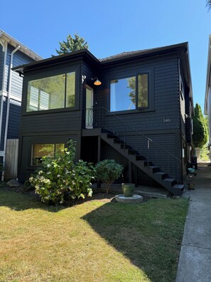 Unclassified image, 5 of 9, button