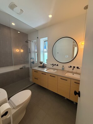 Unclassified image, 4 of 9, button