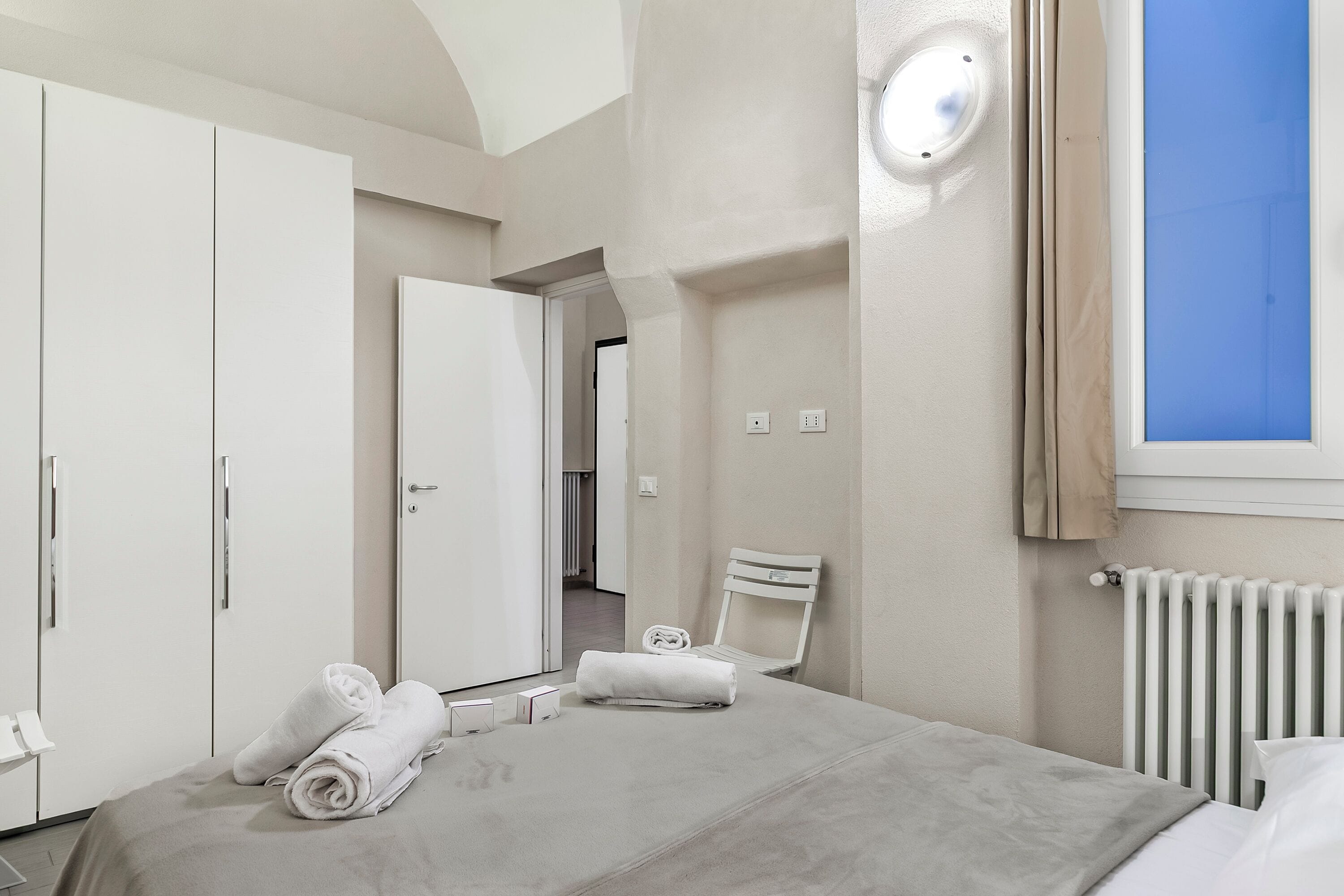 Standard-Apartment, Mehrere Schlafzimmer, Meerseite (Garibaldi) | 1 Schlafzimmer, Bettwäsche