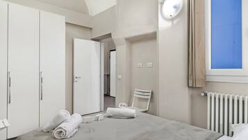 Standard-Apartment, Mehrere Schlafzimmer, Meerseite (Garibaldi) | 1 Schlafzimmer, Bettwäsche