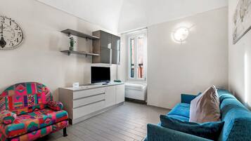 Appartamento Standard, 1 camera da letto, fronte mare (Garibaldi) | Area soggiorno | TV a schermo piatto 21 pollici con canali via cavo