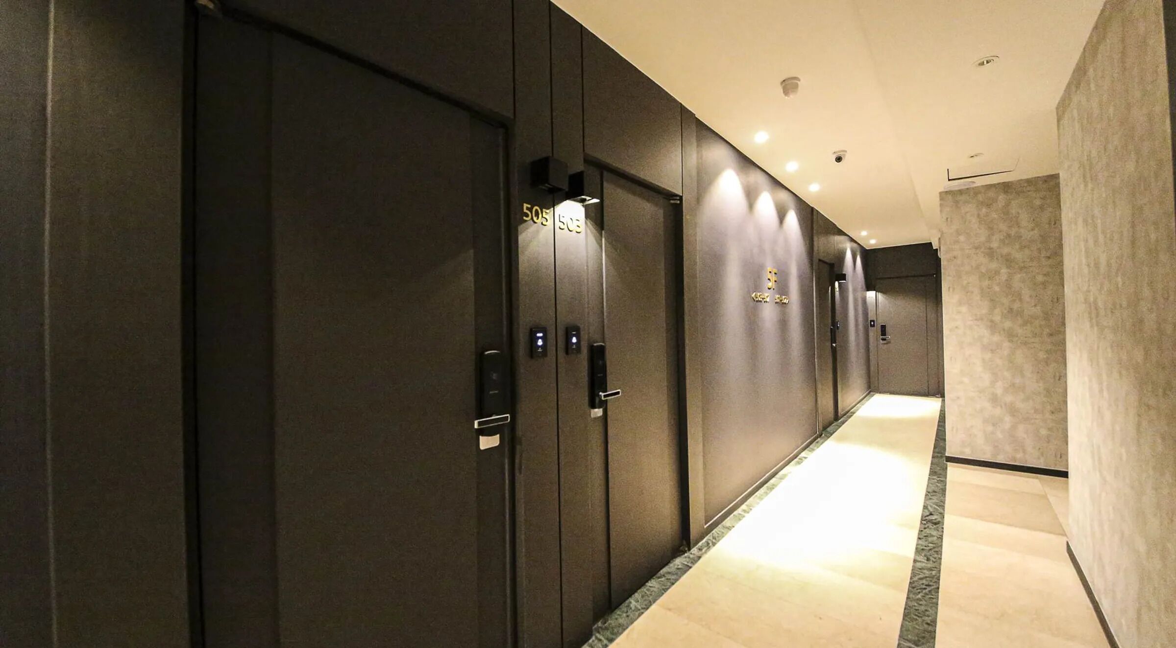 المنشأة من الداخل