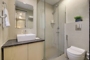 Superior Apartment, Balcony | Bathroom | Bathtub, hair dryer, slippers, towels - Bedchambers Serviced Apartments (Gurugram)