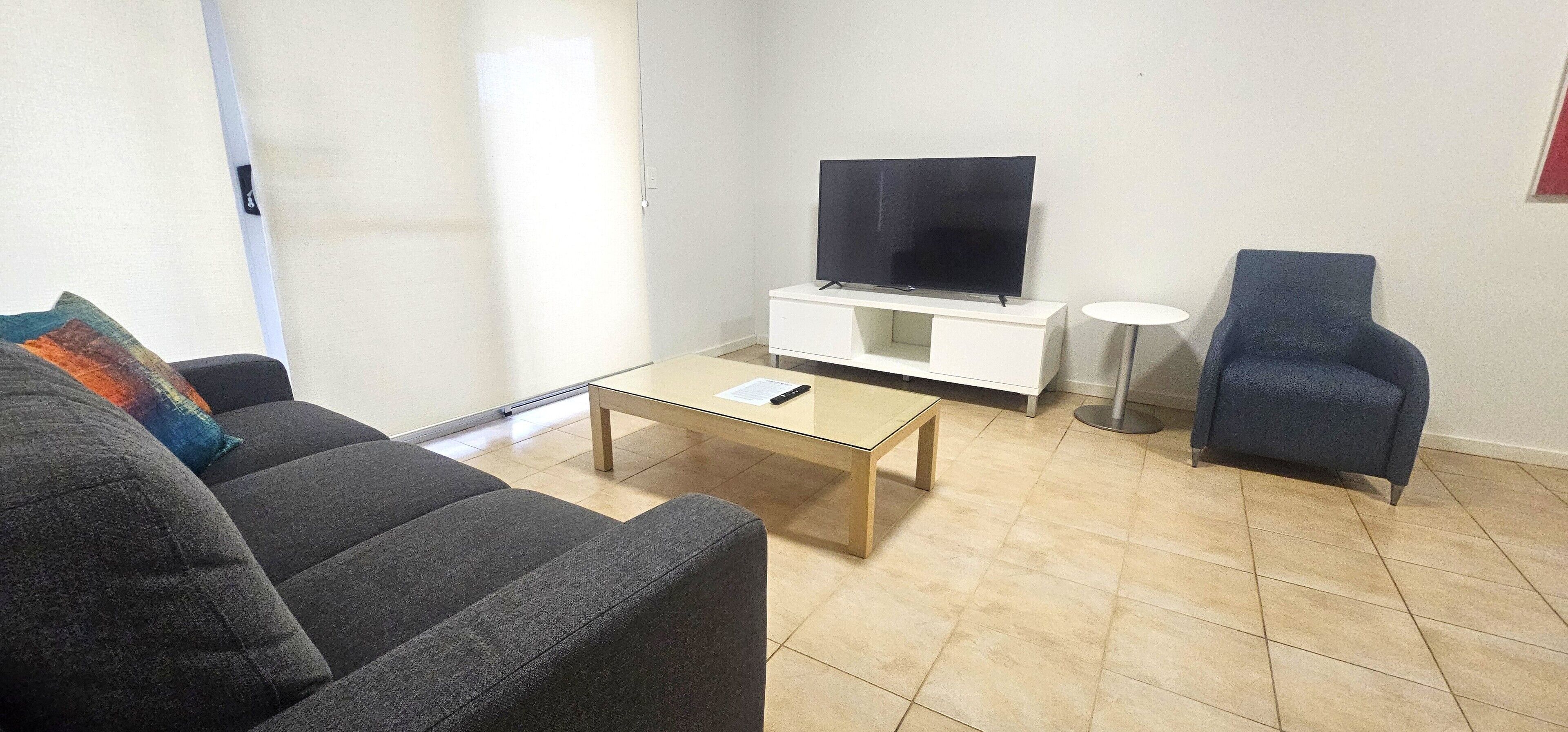 Studio – premier | Safe på rommet, skrivebord, strykejern/-brett og wi-fi (inkludert)